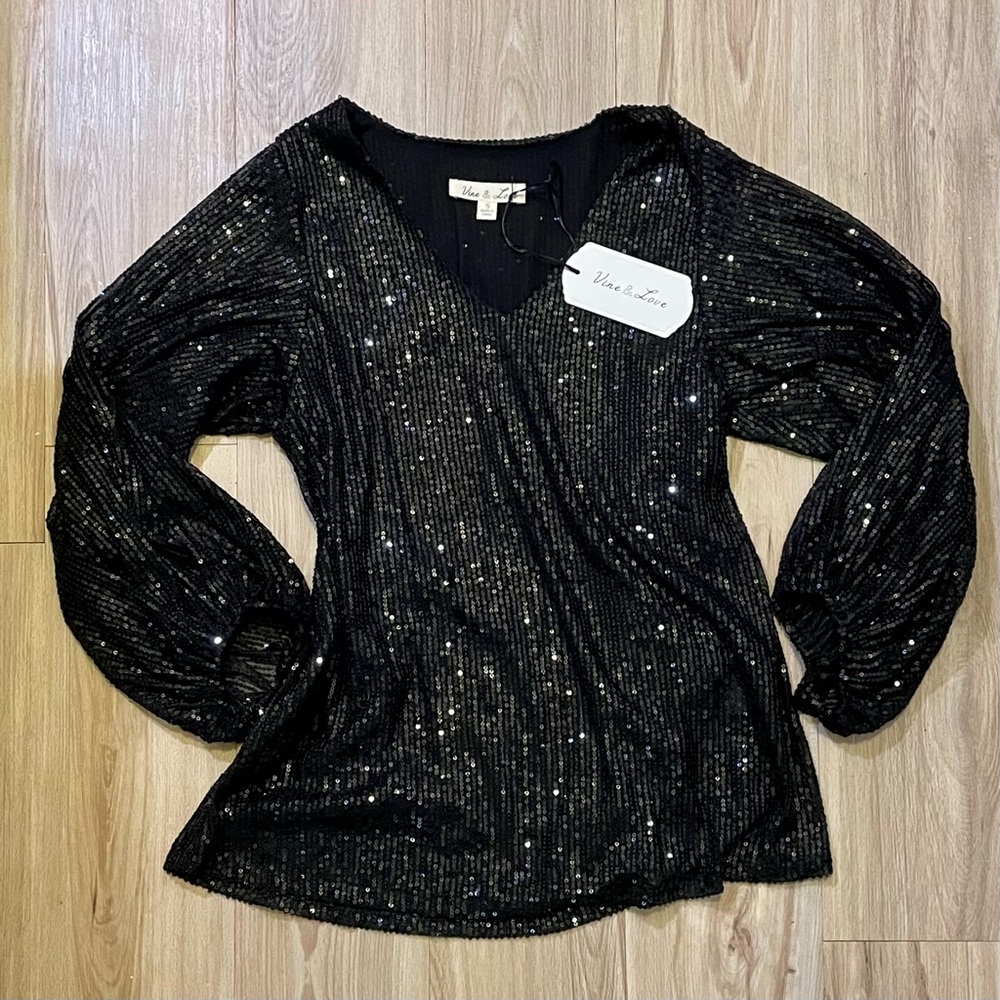 NWT Vine & Love Black Sequin Top